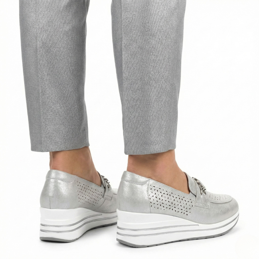 Isabelle™ | Luxurious Leather Moccasins for Everyday Elegance