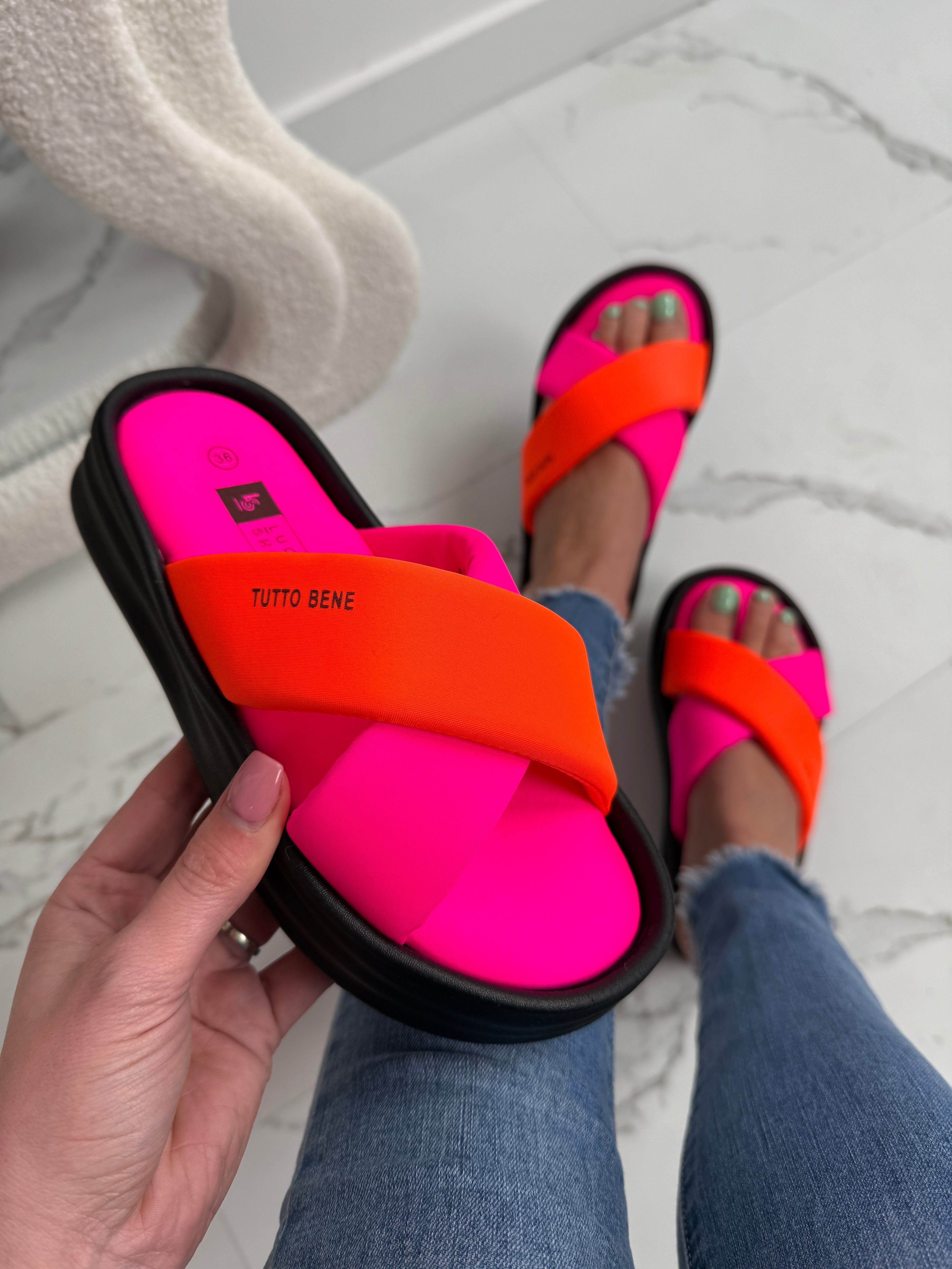 Clara - Chic Fuchsia Slides for Everyday Elegance