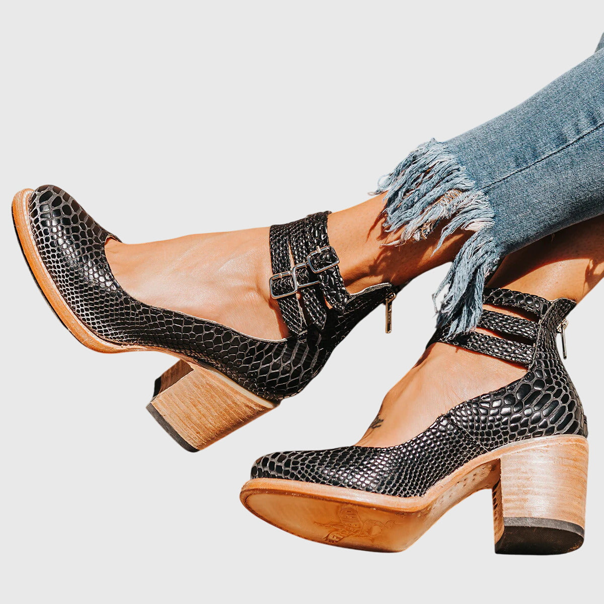 Nina™ | Chic Leather Sandals for All-Day Elegance